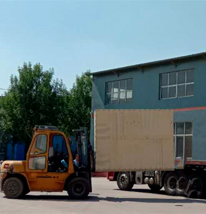 玻璃鋼水箱在運(yùn)輸過(guò)程中應(yīng)該注意哪些事項(xiàng)?